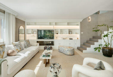 Located in the sought-after area of the Marbella Golden Mile, Costa PH is an exceptional duplex penthouse offering panoramic sea and mountain views.