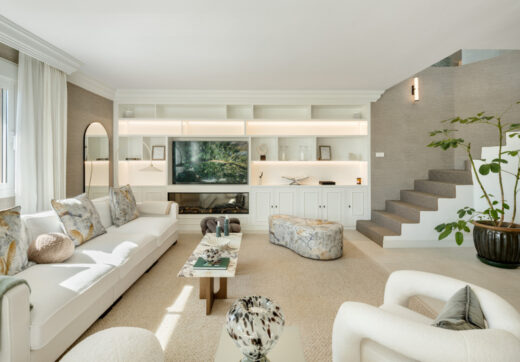 Located in the sought-after area of the Marbella Golden Mile, Costa PH is an exceptional duplex penthouse offering panoramic sea and mountain views.