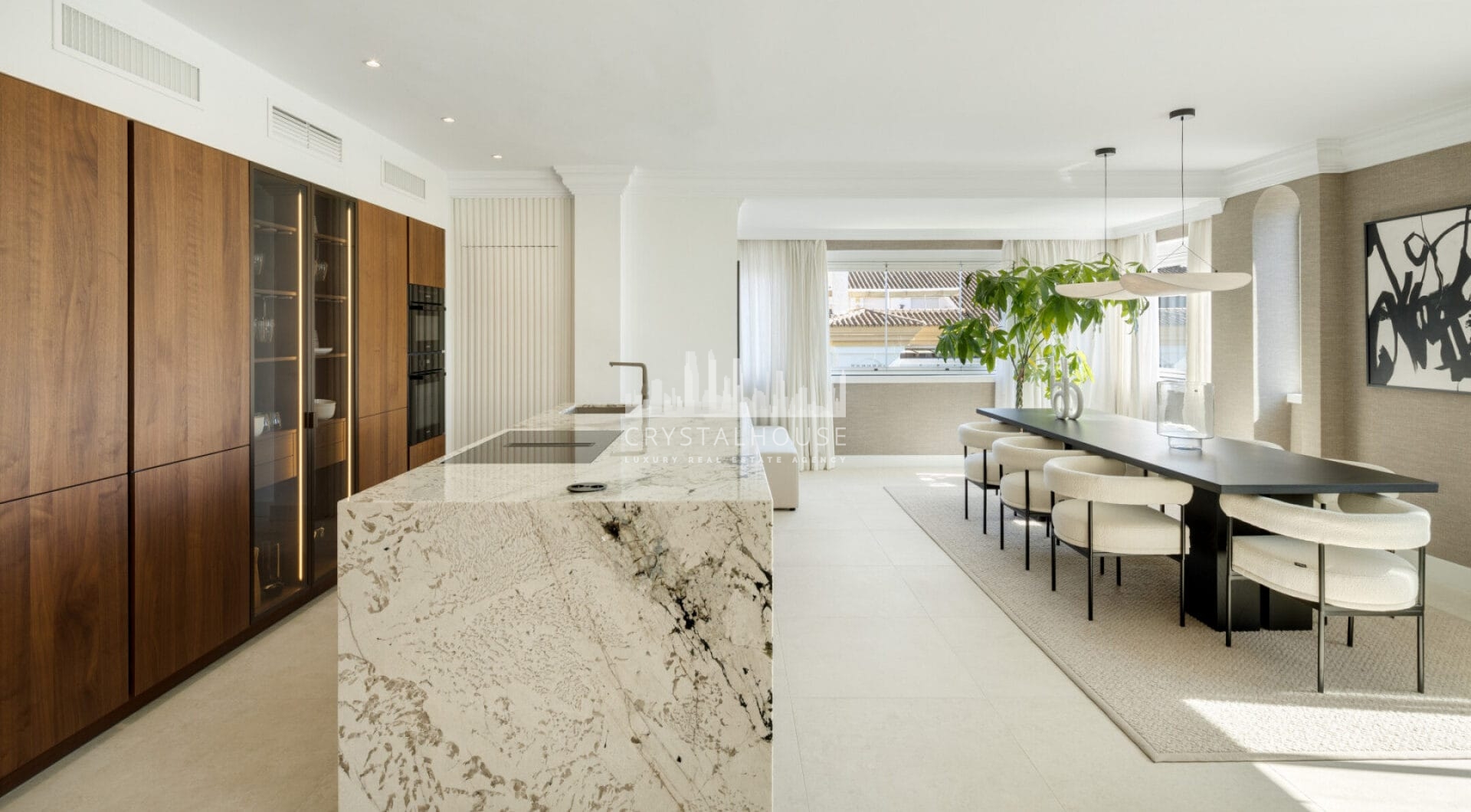 Located in the sought-after area of the Marbella Golden Mile, Costa PH is an exceptional duplex penthouse offering panoramic sea and mountain views.