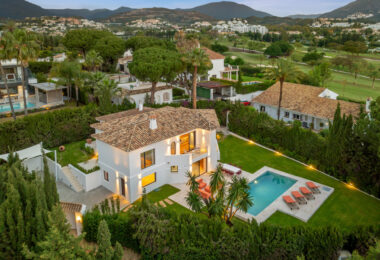 Villa Madrisa is a stunning Mediterranean villa located in the heart of Nueva Andalucía.