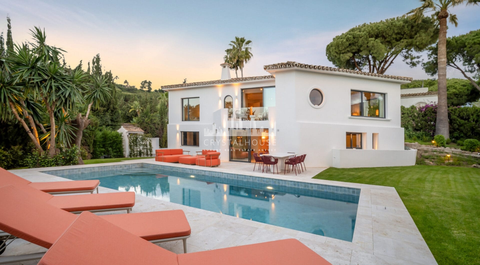 Villa Madrisa is a stunning Mediterranean villa located in the heart of Nueva Andalucía.