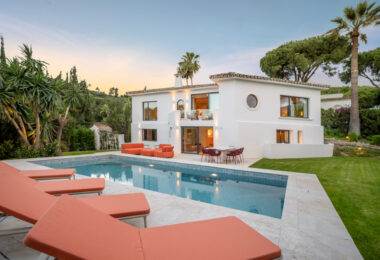 Villa Madrisa is a stunning Mediterranean villa located in the heart of Nueva Andalucía.