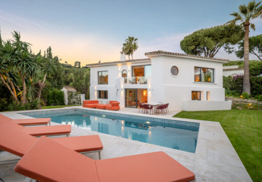 Villa Madrisa is a stunning Mediterranean villa located in the heart of Nueva Andalucía.