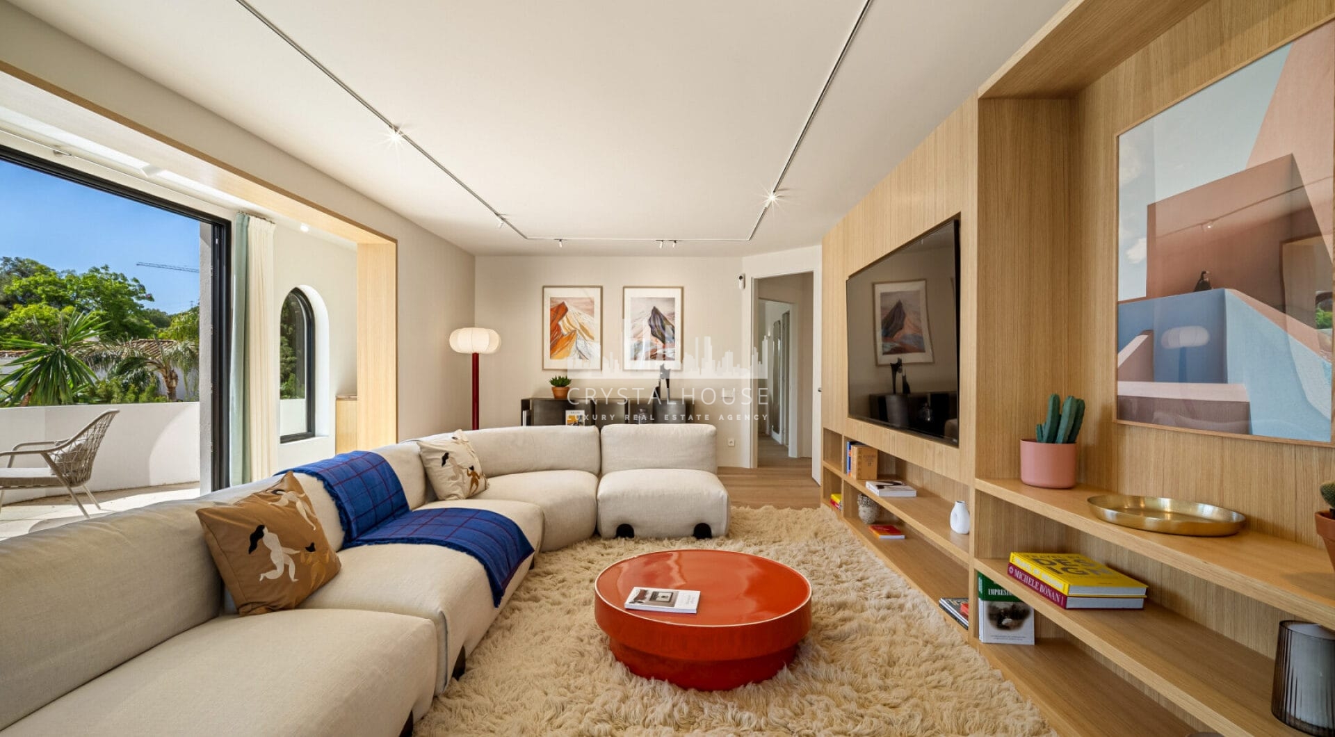 Villa Madrisa is a stunning Mediterranean villa located in the heart of Nueva Andalucía.