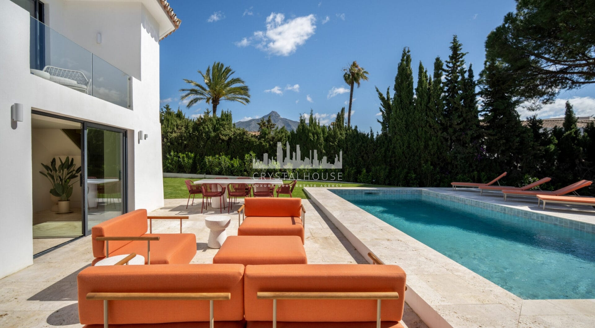 Villa Madrisa is a stunning Mediterranean villa located in the heart of Nueva Andalucía.