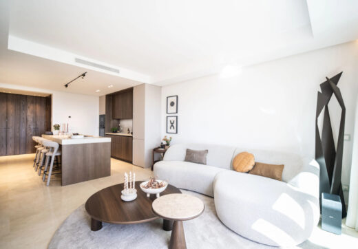 Discover the epitome of luxury living with this exceptional penthouse in Buenavista, La Quinta, perfectly situated to enjoy panoramic views of the sea, mountains and surrounding golf greens.