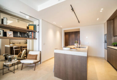 Discover the epitome of luxury living with this exceptional penthouse in Buenavista, La Quinta, perfectly situated to enjoy panoramic views of the sea, mountains and surrounding golf greens.