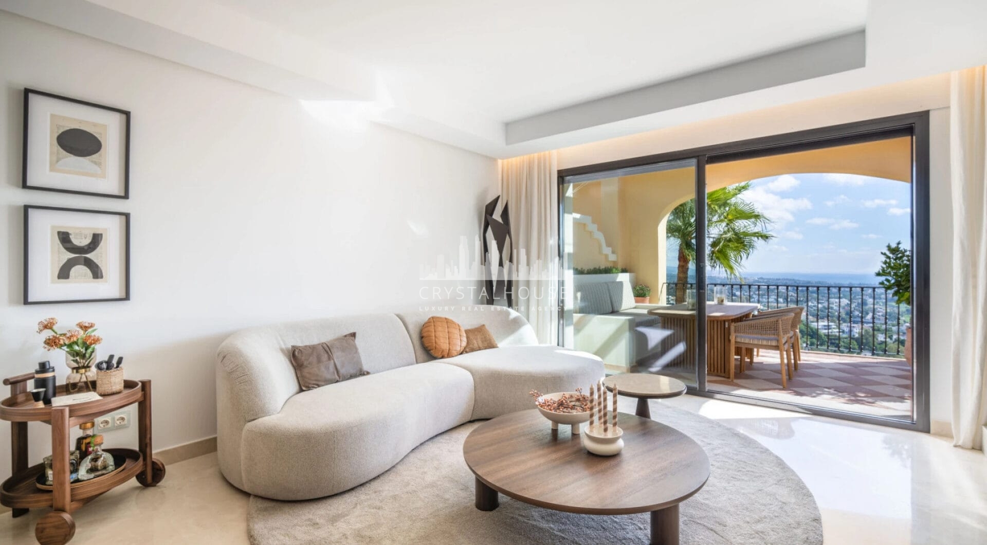 Discover the epitome of luxury living with this exceptional penthouse in Buenavista, La Quinta, perfectly situated to enjoy panoramic views of the sea, mountains and surrounding golf greens.