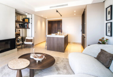 Discover the epitome of luxury living with this exceptional penthouse in Buenavista, La Quinta, perfectly situated to enjoy panoramic views of the sea, mountains and surrounding golf greens.