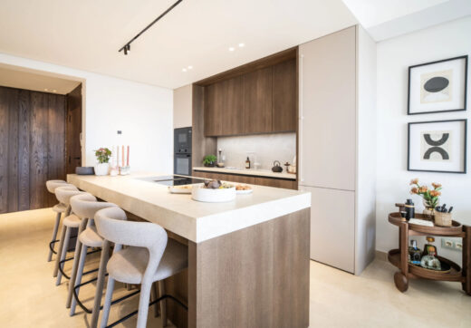 Discover the epitome of luxury living with this exceptional penthouse in Buenavista, La Quinta, perfectly situated to enjoy panoramic views of the sea, mountains and surrounding golf greens.