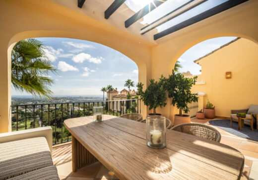 Discover the epitome of luxury living with this exceptional penthouse in Buenavista, La Quinta, perfectly situated to enjoy panoramic views of the sea, mountains and surrounding golf greens.