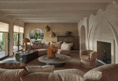 Situated in the coveted enclave of Los Monteros Playa in Marbella East, this extraordinary estate offers a rare opportunity to own a unique sanctuary in one of the Costa del Sol’s most exclusive beachfront communities.