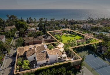 Situated in the coveted enclave of Los Monteros Playa in Marbella East, this extraordinary estate offers a rare opportunity to own a unique sanctuary in one of the Costa del Sol’s most exclusive beachfront communities.