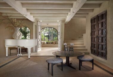 Situated in the coveted enclave of Los Monteros Playa in Marbella East, this extraordinary estate offers a rare opportunity to own a unique sanctuary in one of the Costa del Sol’s most exclusive beachfront communities.