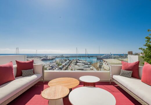 Situated in the heart of Marbella’s renowned Puerto Banus, this luxury apartment offers an exquisite living experience in one of Spain’s most prestigious locations.