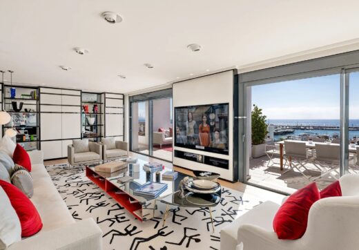 Situated in the heart of Marbella’s renowned Puerto Banus, this luxury apartment offers an exquisite living experience in one of Spain’s most prestigious locations.