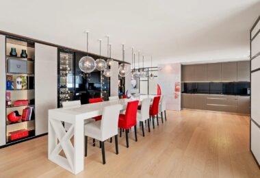 Situated in the heart of Marbella’s renowned Puerto Banus, this luxury apartment offers an exquisite living experience in one of Spain’s most prestigious locations.