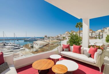 Situated in the heart of Marbella’s renowned Puerto Banus, this luxury apartment offers an exquisite living experience in one of Spain’s most prestigious locations.