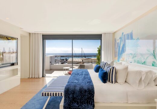 Situated in the heart of Marbella’s renowned Puerto Banus, this luxury apartment offers an exquisite living experience in one of Spain’s most prestigious locations.