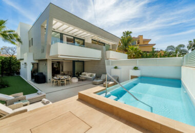 Welcome to Azure 7, a modern semi-detached villa located in the gated community of Banus Bay, just minutes from Puerto Banus.