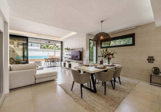 Welcome to Azure 7, a modern semi-detached villa located in the gated community of Banus Bay, just minutes from Puerto Banus.