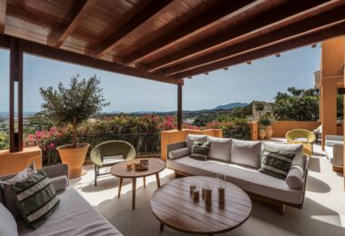 Nestled in the heart of the prestigious Les Belvédères community in Nueva Andalucía, this newly renovated four bedroom apartment offers a perfect blend of modern luxury and comfort.