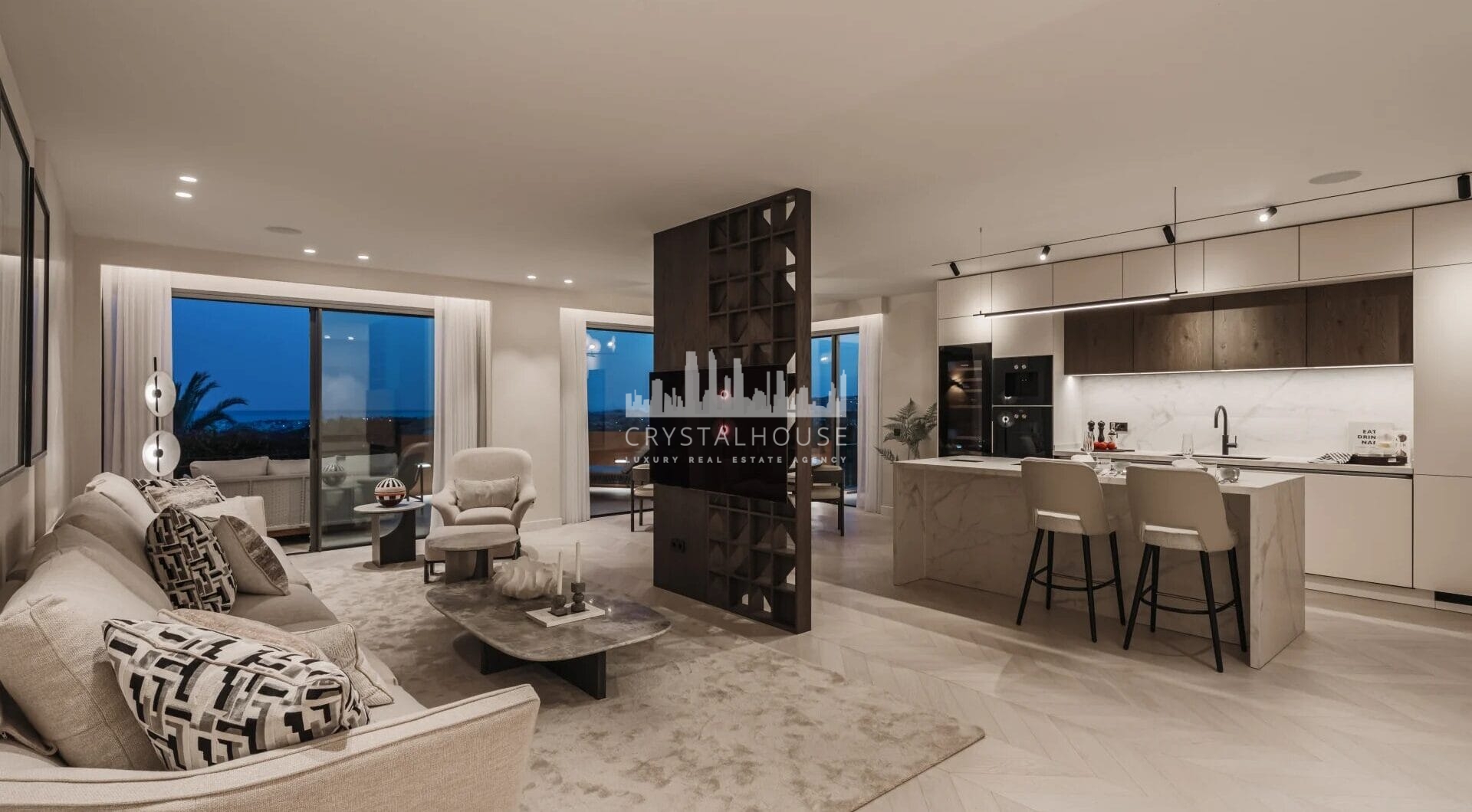 Nestled in the heart of the prestigious Les Belvédères community in Nueva Andalucía, this newly renovated four bedroom apartment offers a perfect blend of modern luxury and comfort.
