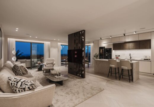 Nestled in the heart of the prestigious Les Belvédères community in Nueva Andalucía, this newly renovated four bedroom apartment offers a perfect blend of modern luxury and comfort.
