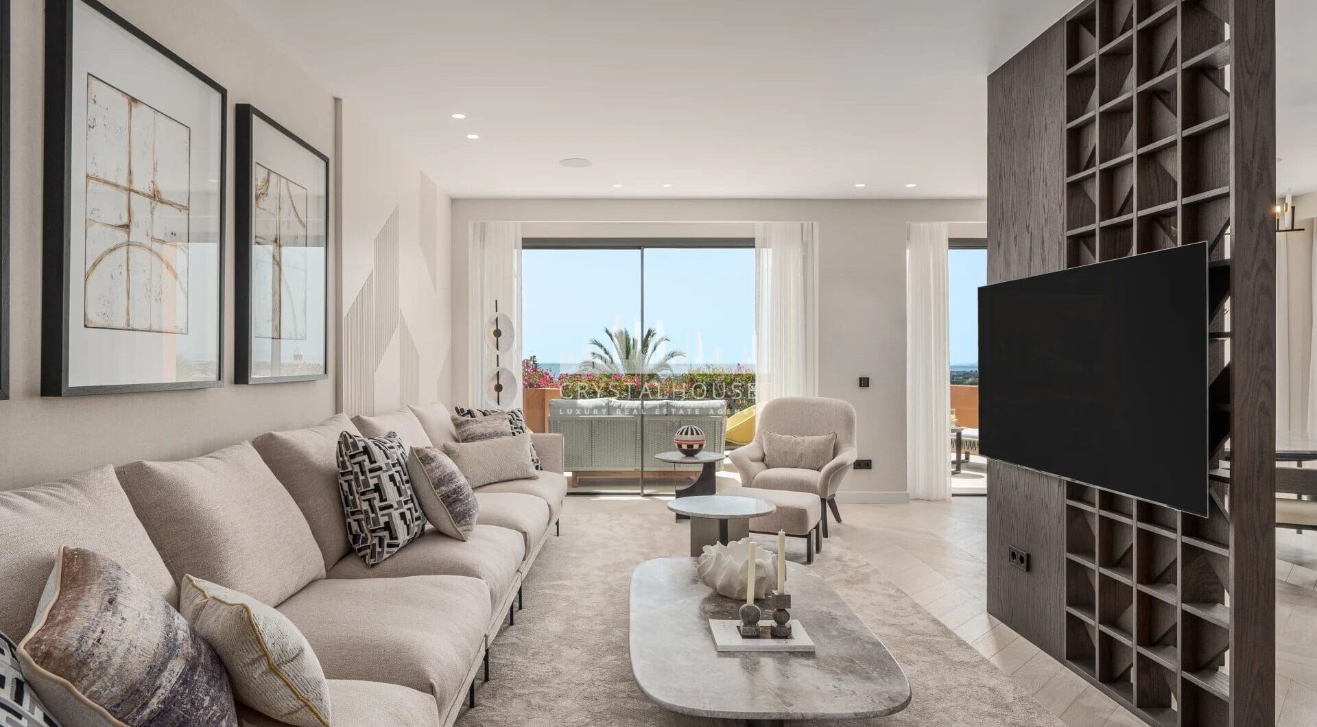 Nestled in the heart of the prestigious Les Belvédères community in Nueva Andalucía, this newly renovated four bedroom apartment offers a perfect blend of modern luxury and comfort.