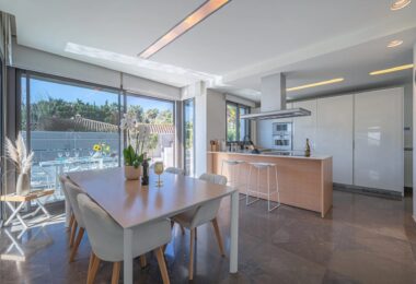 Set in Marbella’s prestigious Nagüeles area, this property stands out as the best-priced contemporary villa in the neighbourhood for its size, design, and features.