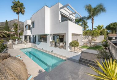 Set in Marbella’s prestigious Nagüeles area, this property stands out as the best-priced contemporary villa in the neighbourhood for its size, design, and features.