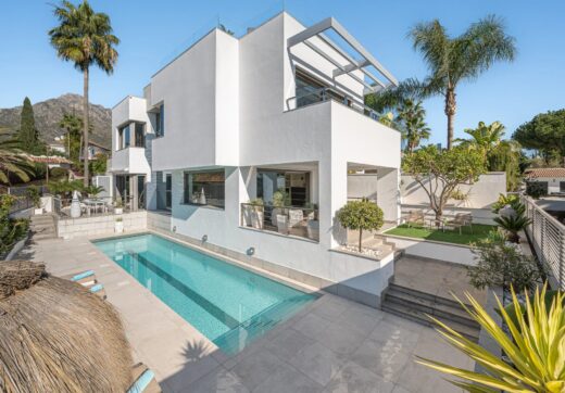 Set in Marbella’s prestigious Nagüeles area, this property stands out as the best-priced contemporary villa in the neighbourhood for its size, design, and features.