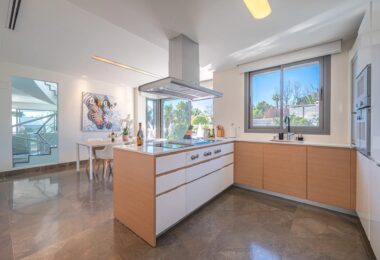Set in Marbella’s prestigious Nagüeles area, this property stands out as the best-priced contemporary villa in the neighbourhood for its size, design, and features.