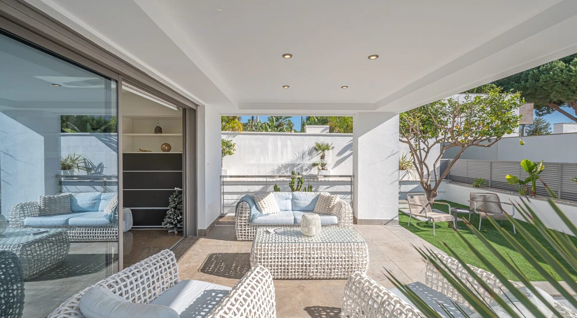 Set in Marbella’s prestigious Nagüeles area, this property stands out as the best-priced contemporary villa in the neighbourhood for its size, design, and features.