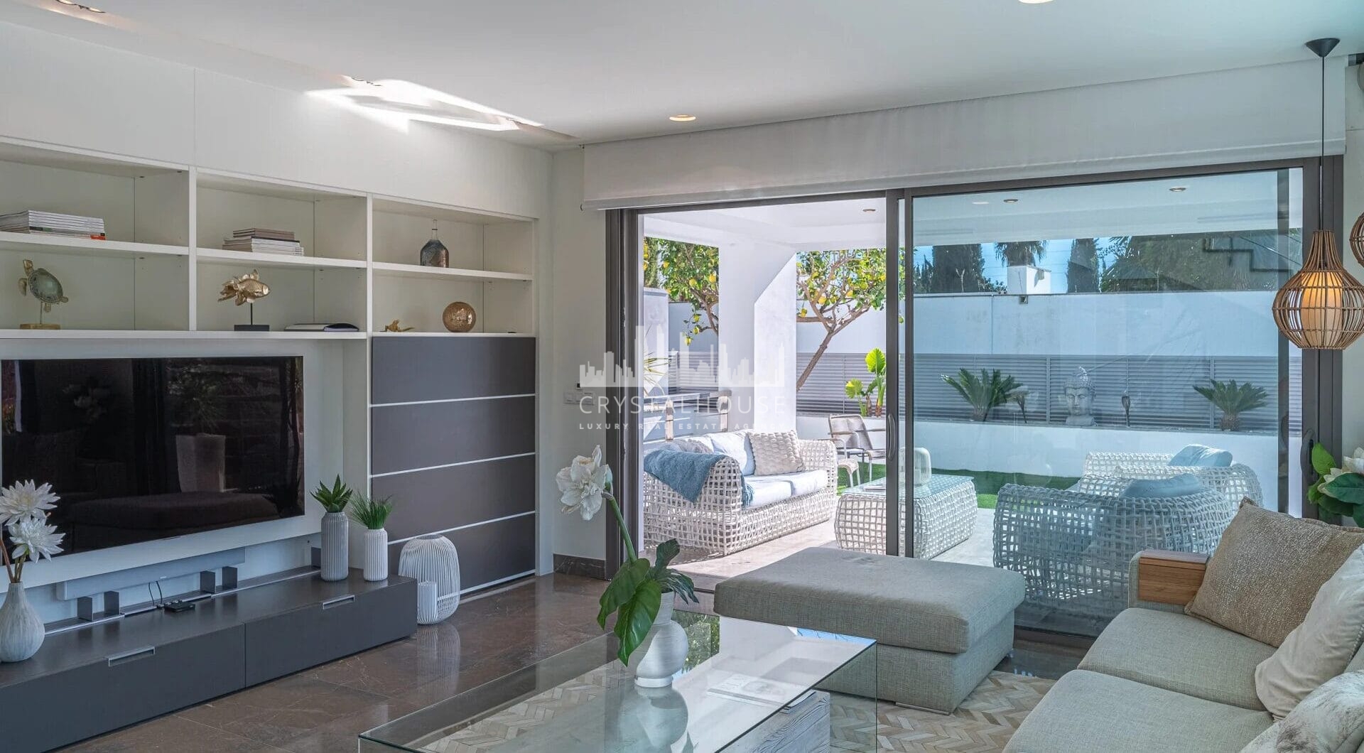 Set in Marbella’s prestigious Nagüeles area, this property stands out as the best-priced contemporary villa in the neighbourhood for its size, design, and features.