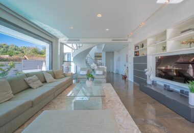 Set in Marbella’s prestigious Nagüeles area, this property stands out as the best-priced contemporary villa in the neighbourhood for its size, design, and features.