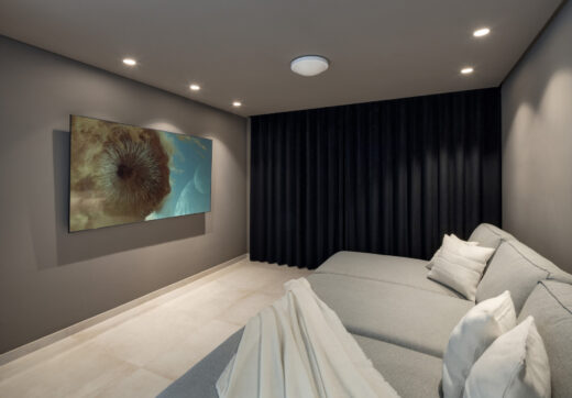Herrojo 88 is a spectacular Modern villa with a prime location in the gated community of El Herrojo Alto in La Quinta.