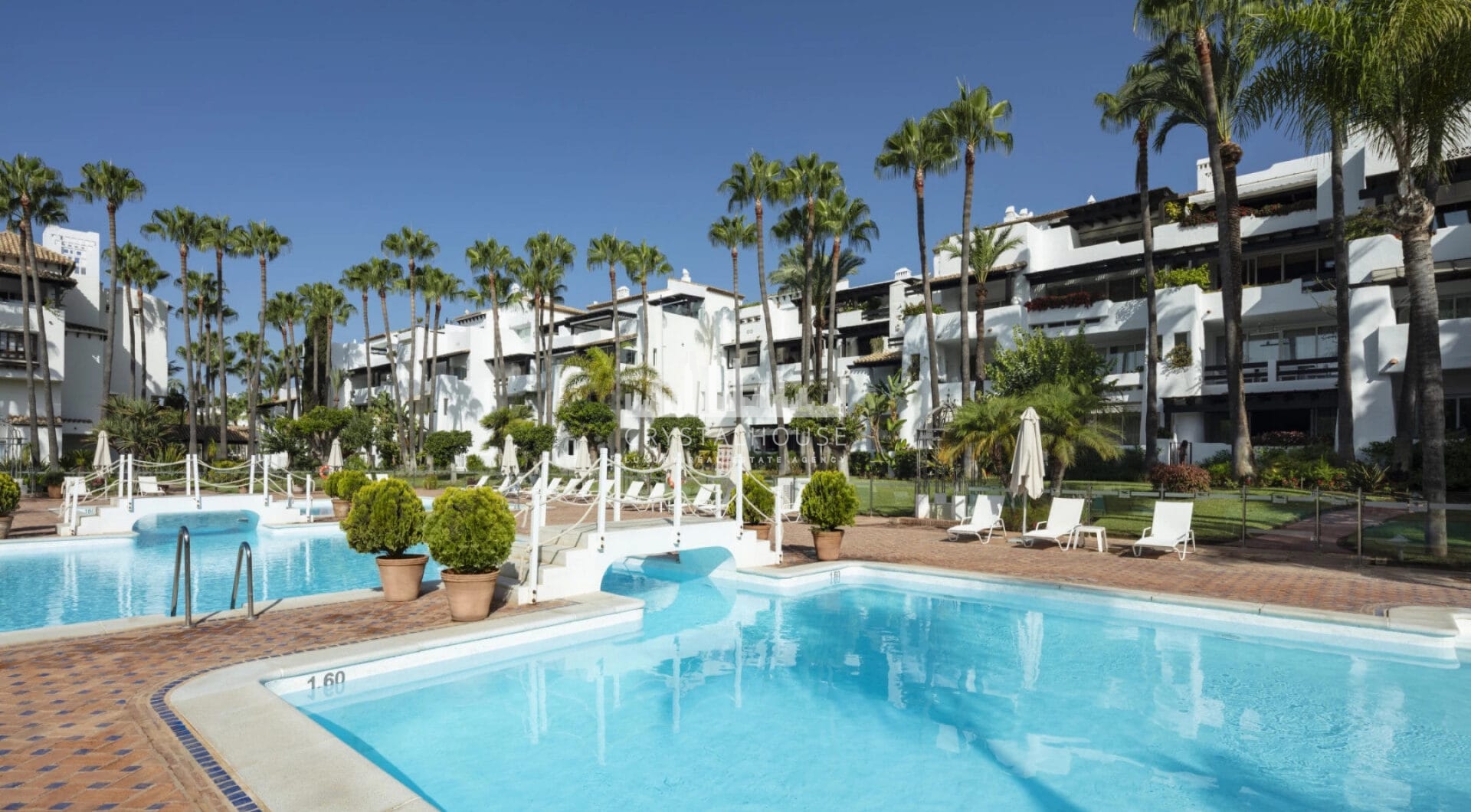 Nestled within the esteemed Puente Romano Resort on Marbella's illustrious Golden Mile, Granados 11 presents an exceptional modern apartment experience.