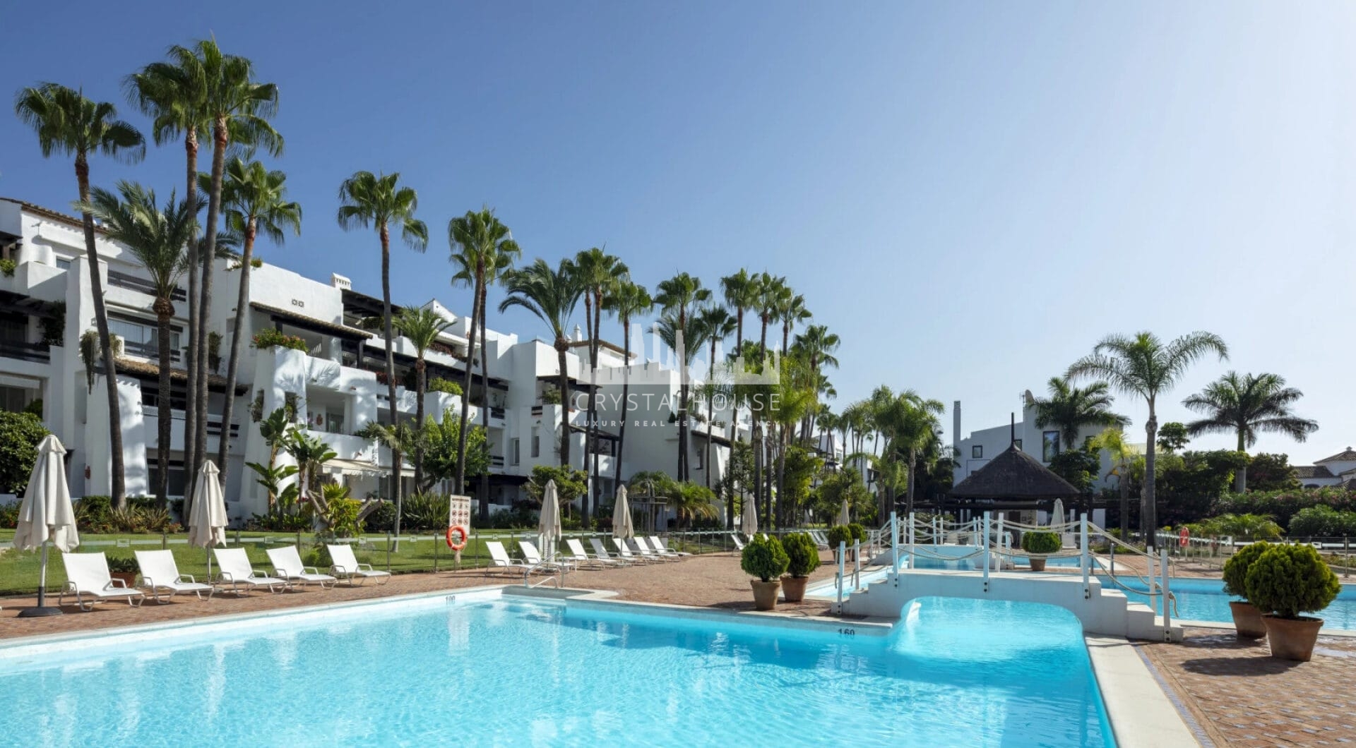 Nestled within the esteemed Puente Romano Resort on Marbella's illustrious Golden Mile, Granados 11 presents an exceptional modern apartment experience.
