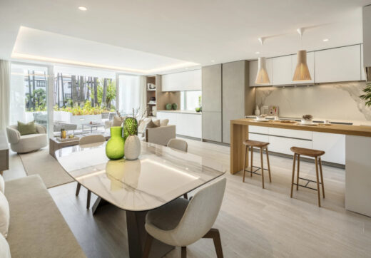 Nestled within the esteemed Puente Romano Resort on Marbella's illustrious Golden Mile, Granados 11 presents an exceptional modern apartment experience.
