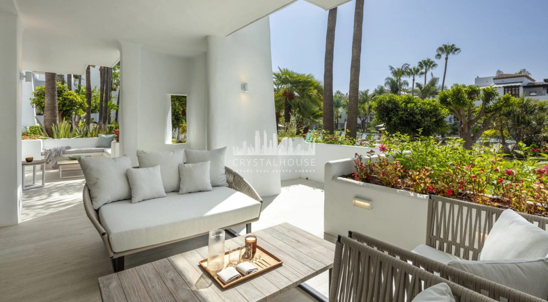 Nestled within the esteemed Puente Romano Resort on Marbella's illustrious Golden Mile, Granados 11 presents an exceptional modern apartment experience.