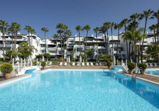 Nestled within the esteemed Puente Romano Resort on Marbella's illustrious Golden Mile, Granados 11 presents an exceptional modern apartment experience.