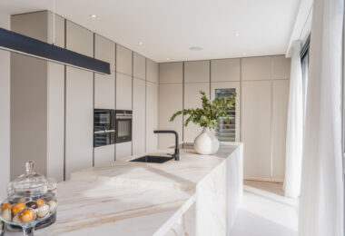 Step into Villa Vista, a stunning fusion of contemporary luxury and timeless Andalusian charm, perfectly positioned in Marbella’s prestigious Marbesa community.