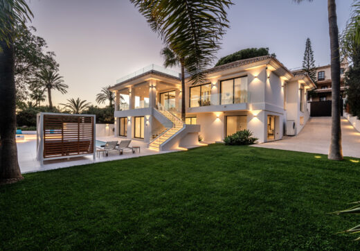 Step into Villa Vista, a stunning fusion of contemporary luxury and timeless Andalusian charm, perfectly positioned in Marbella’s prestigious Marbesa community.