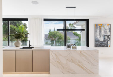 Step into Villa Vista, a stunning fusion of contemporary luxury and timeless Andalusian charm, perfectly positioned in Marbella’s prestigious Marbesa community.