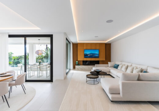 Step into Villa Vista, a stunning fusion of contemporary luxury and timeless Andalusian charm, perfectly positioned in Marbella’s prestigious Marbesa community.