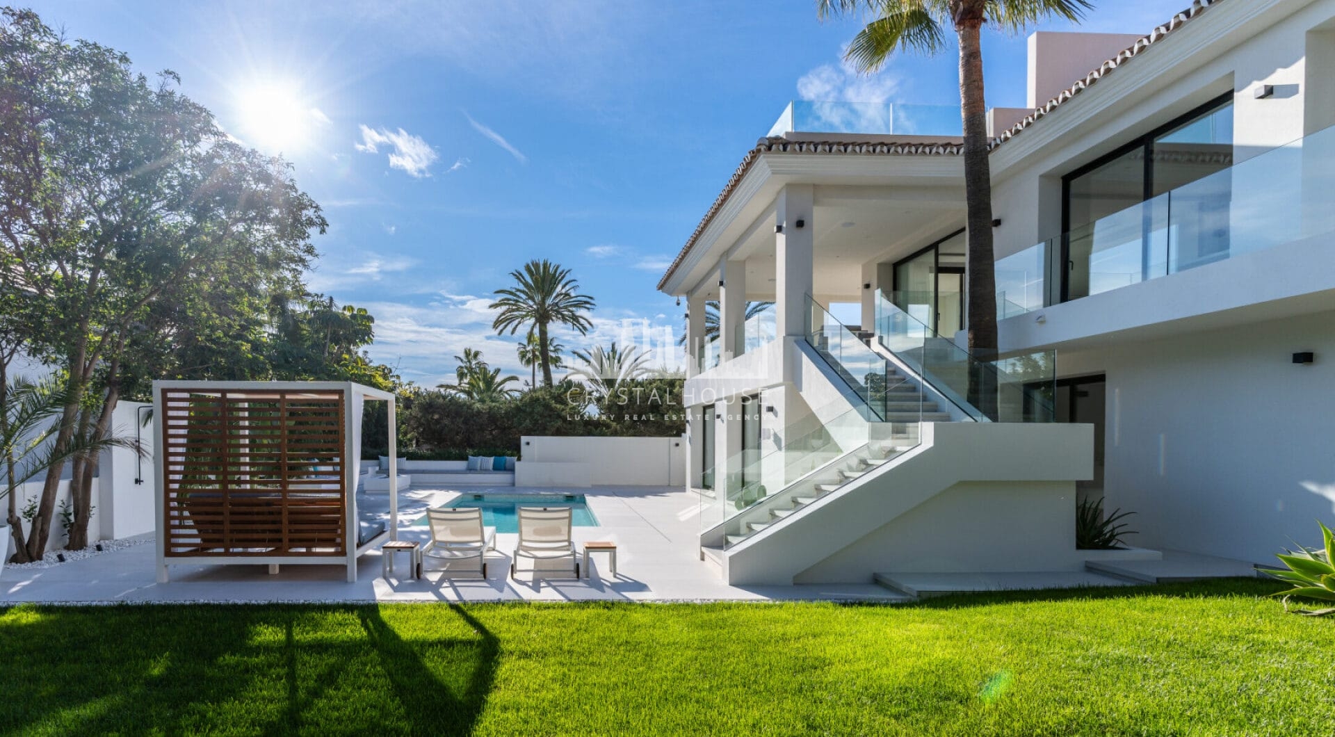 Step into Villa Vista, a stunning fusion of contemporary luxury and timeless Andalusian charm, perfectly positioned in Marbella’s prestigious Marbesa community.