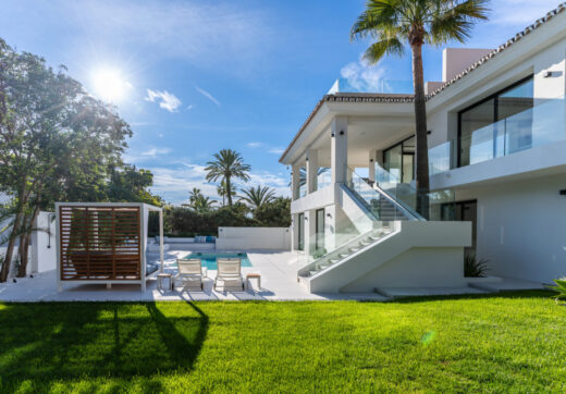 Step into Villa Vista, a stunning fusion of contemporary luxury and timeless Andalusian charm, perfectly positioned in Marbella’s prestigious Marbesa community.