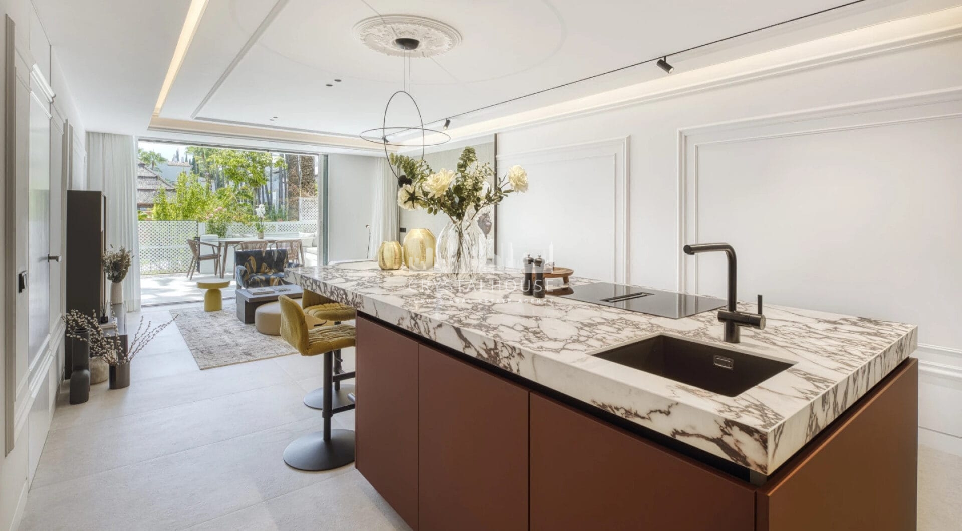 Datura 1 is a stunning recently-refurbished ground floor apartment with a prime location within the Puente Romano Resort on Marbella’s Golden Mile.