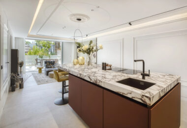 Datura 1 is a stunning recently-refurbished ground floor apartment with a prime location within the Puente Romano Resort on Marbella’s Golden Mile.